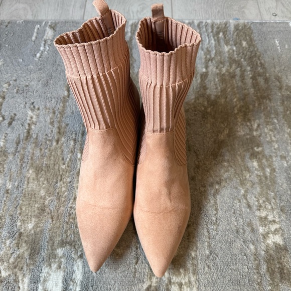 Forever 21 pink suede pointy boots. Size 10 - Picture 2 of 6
